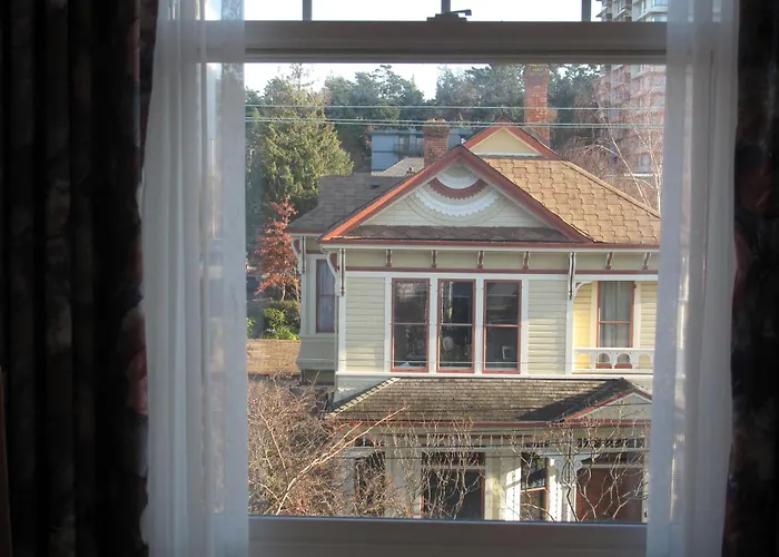 James Bay Inn Hotel, Suites & Cottage