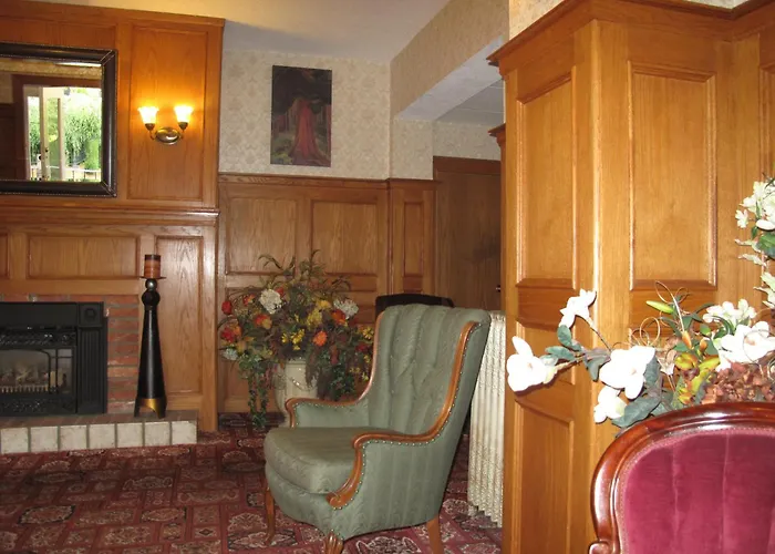 James Bay Inn Hotel, Suites & Cottage