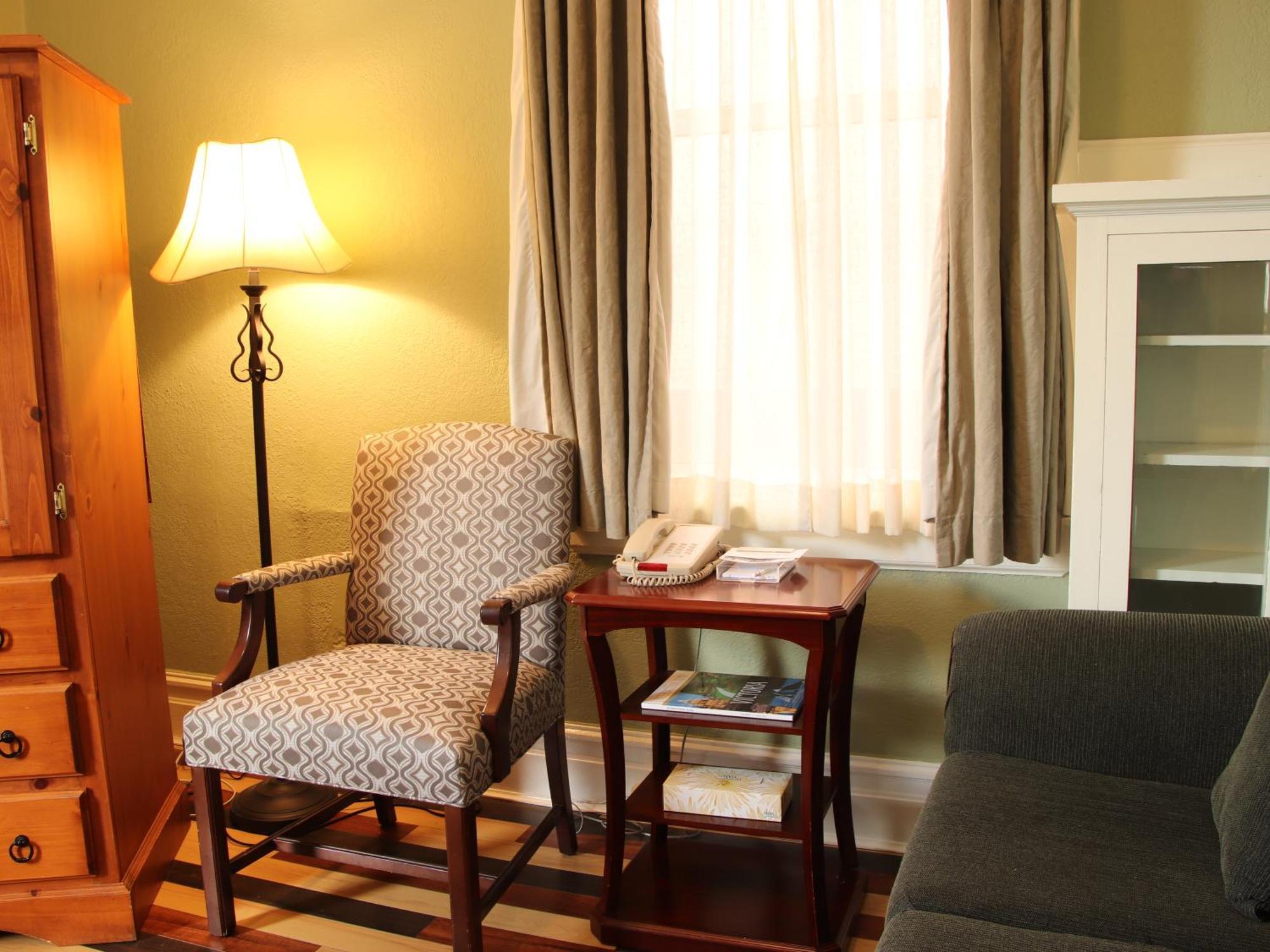 Bay Hotel, & 3*